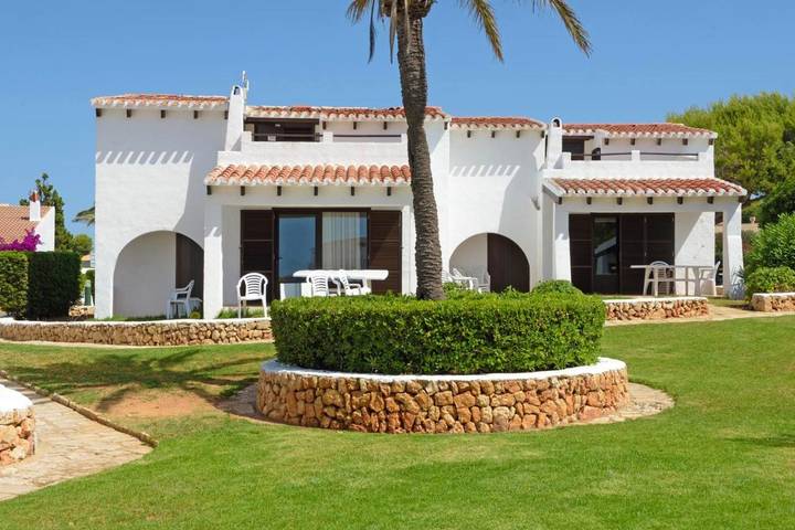 Location de vacances pour 8 personnes, avec jardin et vue ainsi que piscine et balcon à Binibeca - 2