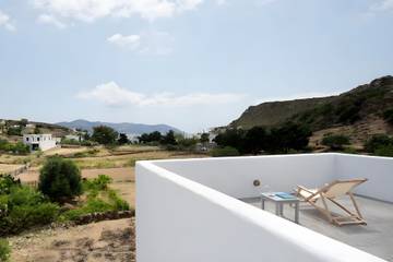 Vacation Rental for 4 Guests in Milos, Cyclades, Picture 1