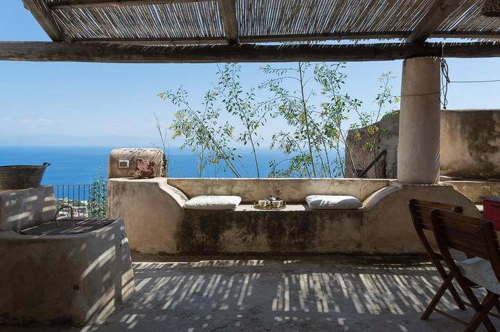 Location de vacances pour 4 personnes, avec Balcon ainsi que Terrasse et Vue à Filicudi - 3