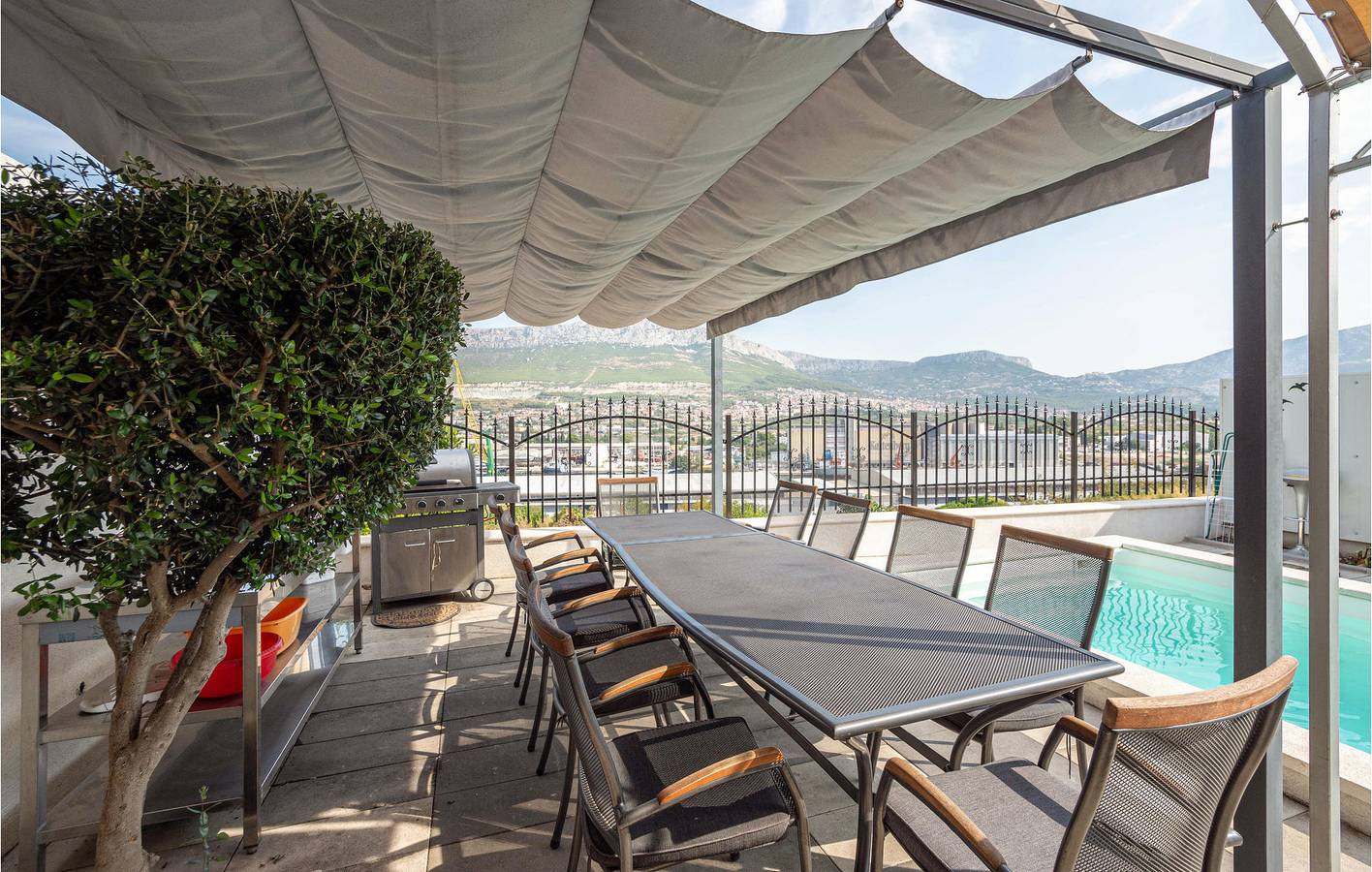 Apartamento vacacional entero, Apartamento de vacaciones para 6 personas con piscina in Split, Condado de Split-Dalmacia