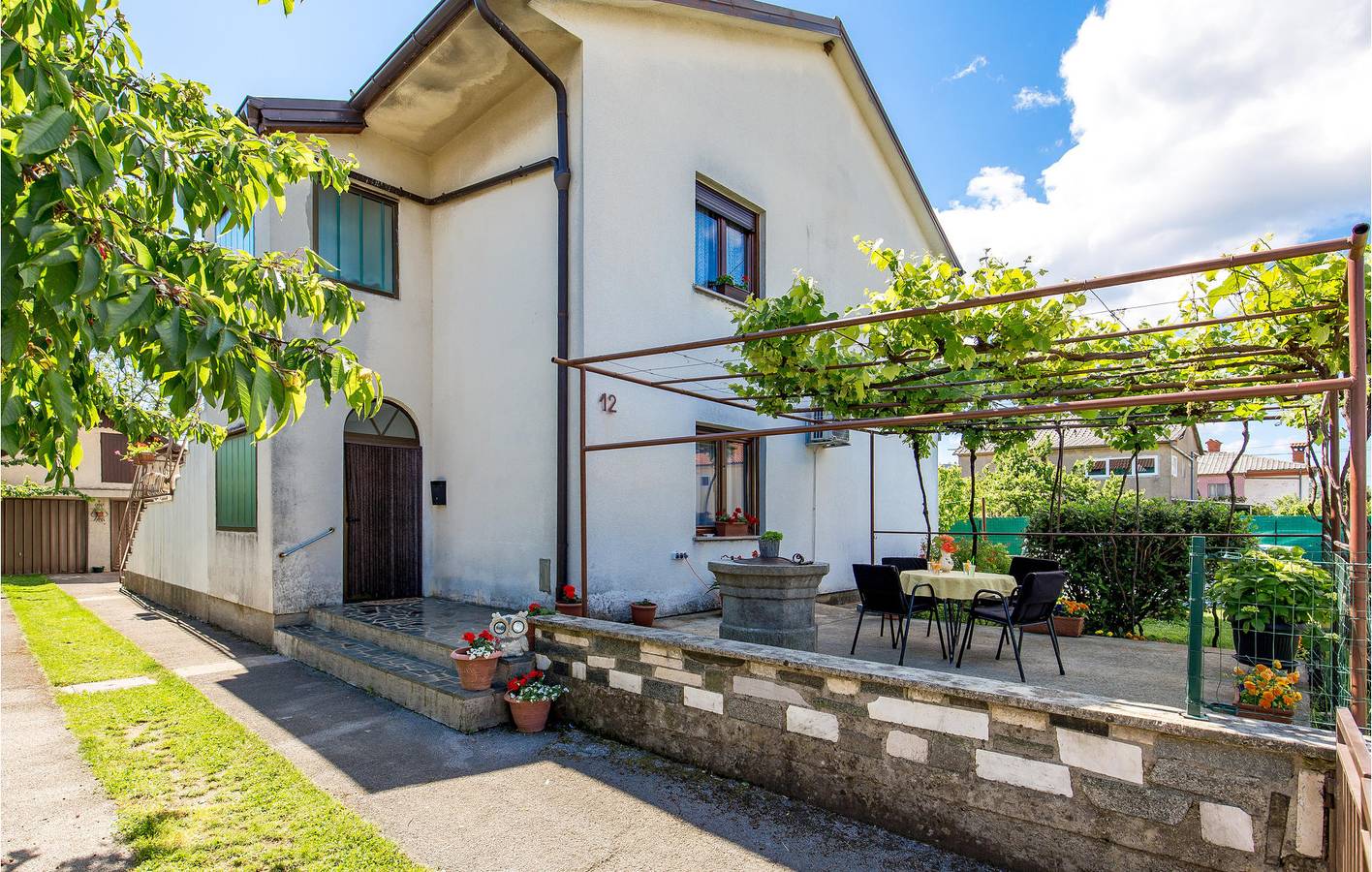 Ganze Ferienwohnung, Reizende 2-Zimmer-Wohnung mit Pool und Terrasse, 200 m vom Fluss entfernt in Primorje-Gorski Kotar