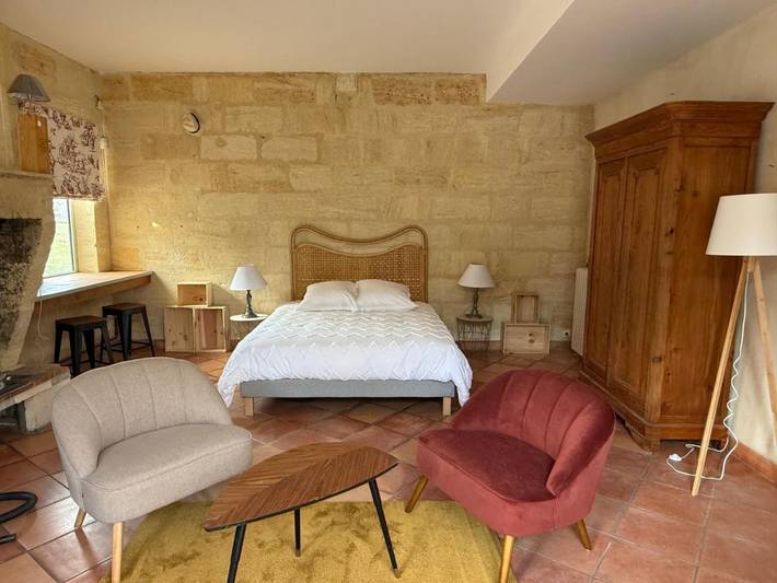 Location de vacances pour 2 personnes, avec Jacuzzi et Terrasse ainsi que Jardin et Piscine à Saint-Laurent-des-Combes