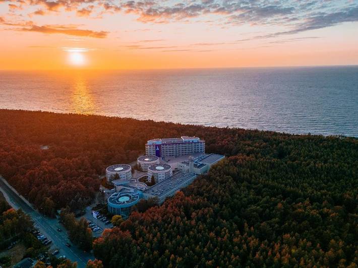 Hotel dla 3 osób, z Balkon i Jacuzzi oraz Taras i Ogród w Dźwirzyno