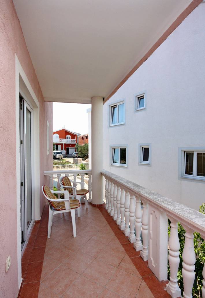 Ferienwohnung für 3 Personen, mit Balkon/Terrasse in Jezera