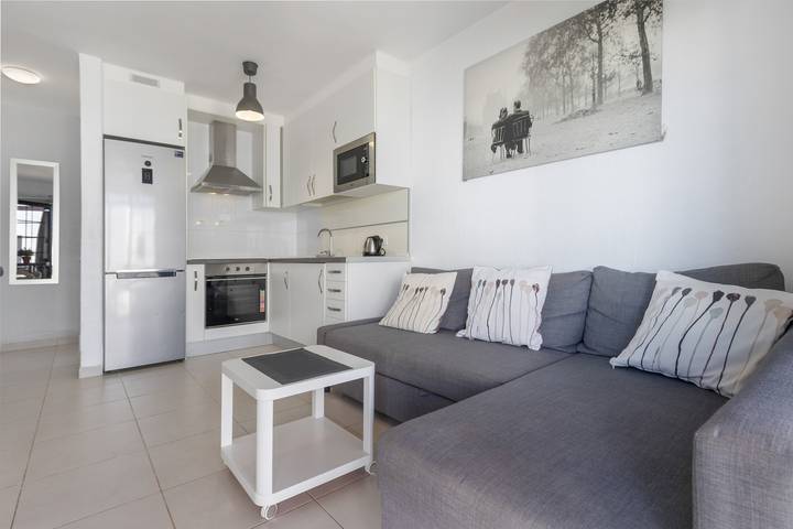 'Mariposa' with Shared Pool, Private Terrace and Wi-Fi in Caleta de Fuste, Antigua