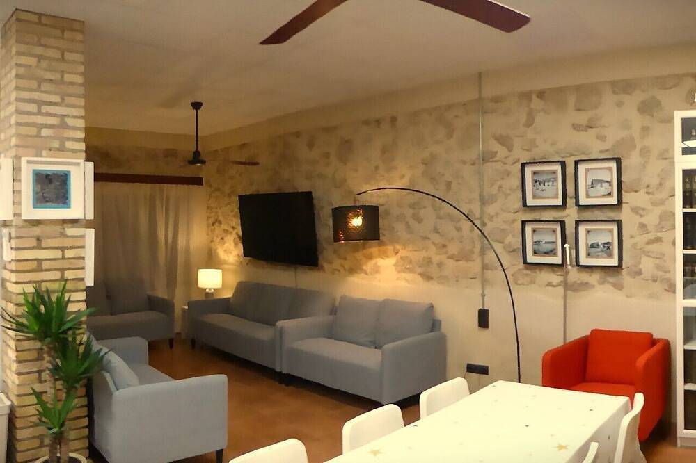 Ideal for a group of 4 families, between two natural parks, the sea and Port Aventura. in Camarles, Delta de l'Ebre