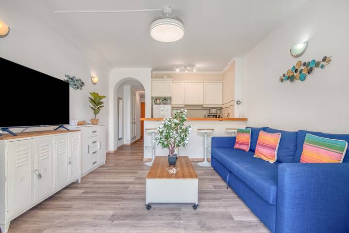Apartamento entero, Apartamento 'Love Chill' con piscina compartida, Wi-Fi y aire acondicionado in Almadraba, Costa Blanca