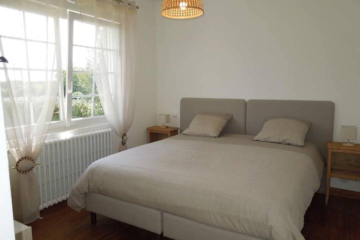 Location de vacances pour 8 personnes, avec terrasse et jardin à Ploumilliau - 2