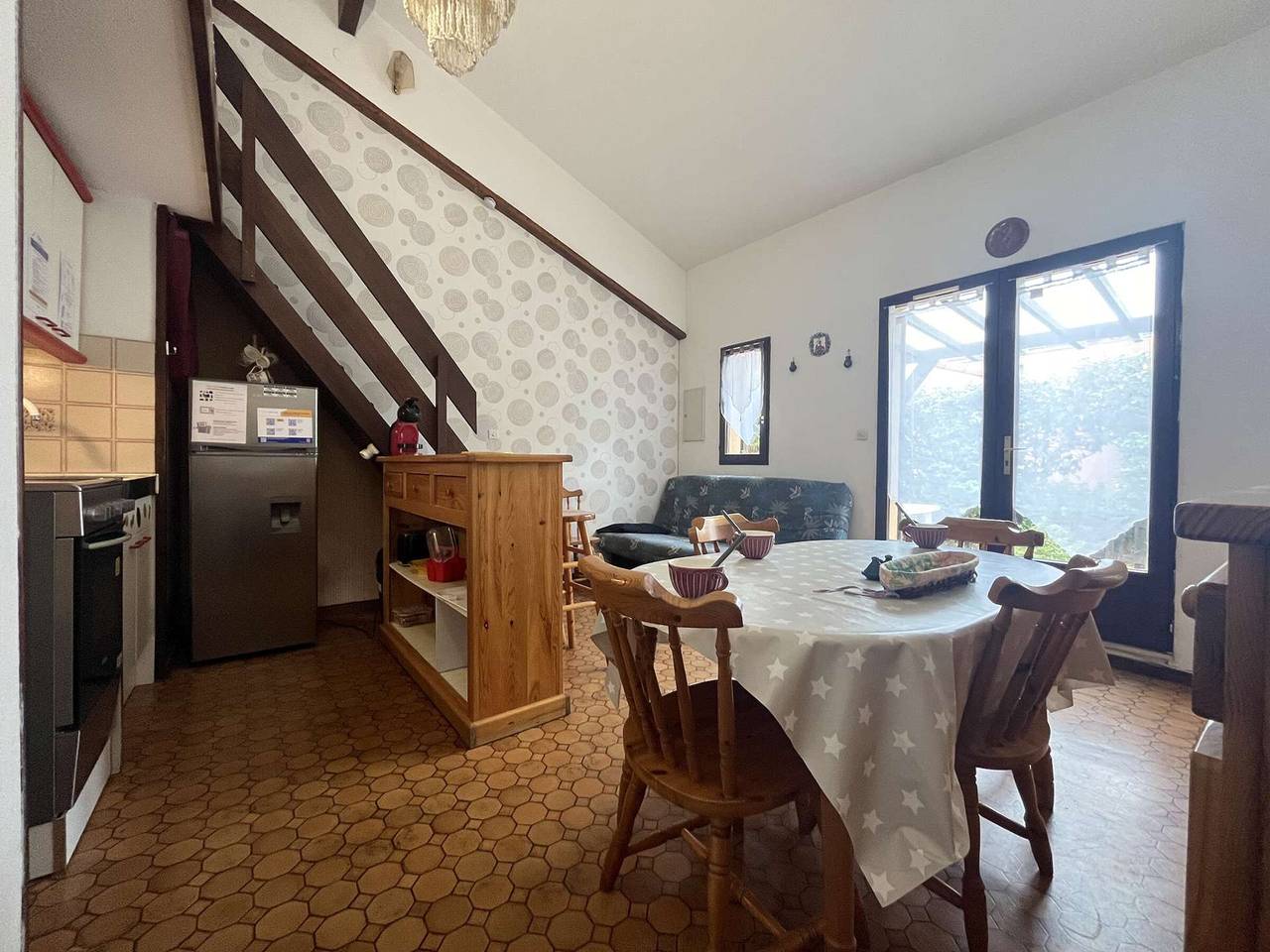 Cozy Holiday Home with Pool, Terrace, and Parking Near Beach in Gruissan, Sleeps 6 in Gruissan (Ville), Gruissan