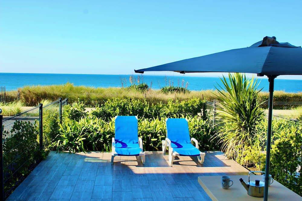 Seafront, Magnificent 180° Sea View, High Standard, Garden and Private Parking in Barneville-Carteret, Côte de la Déroute