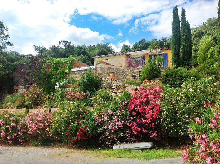 Gîte pour 6 personnes, avec sauna et piscine à Carcès