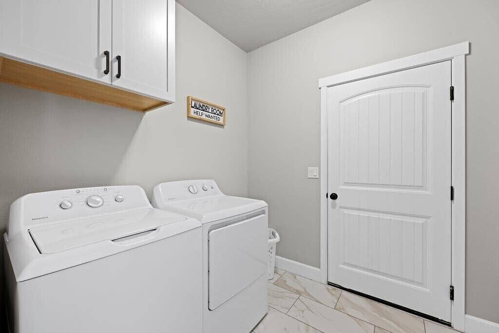 New house! Hot Tub and fire-pit waiting for you. in Kennewick, Washington