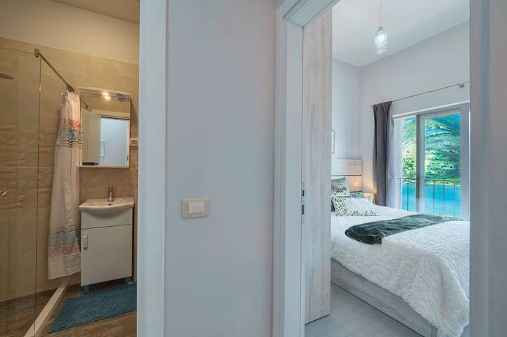Appartement entier, Luxurious Apartment with Captivating Majestic View in Dobrota, Bay of Kotor
