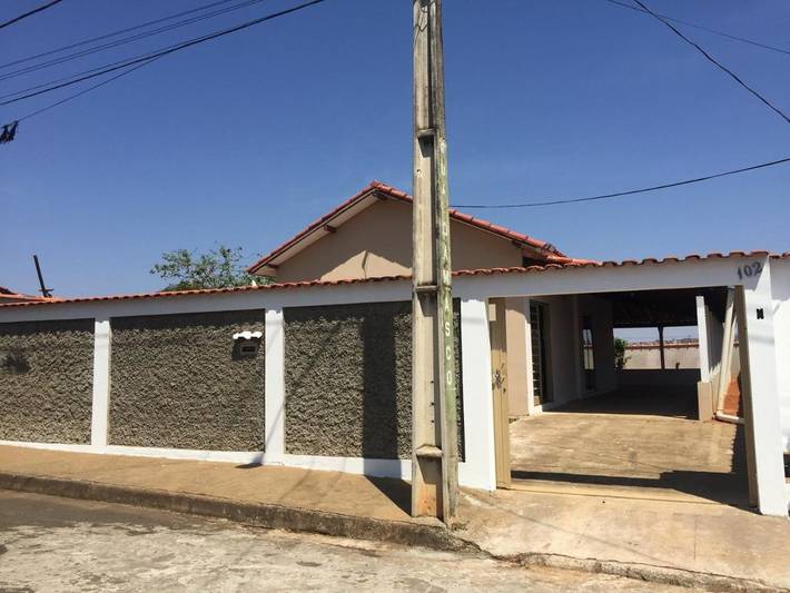 Casas e apartamentos de temporada para 6 pessoas, com balcão e jardim e ainda vista em São João Batista do Glória