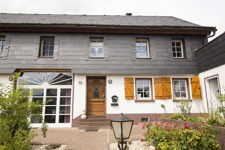 Ferienhaus für 5 Personen, mit Balkon und Garten in Allenbach