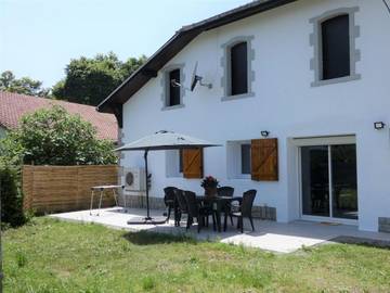 Gîte pour 4 personnes, avec jardin à Orx