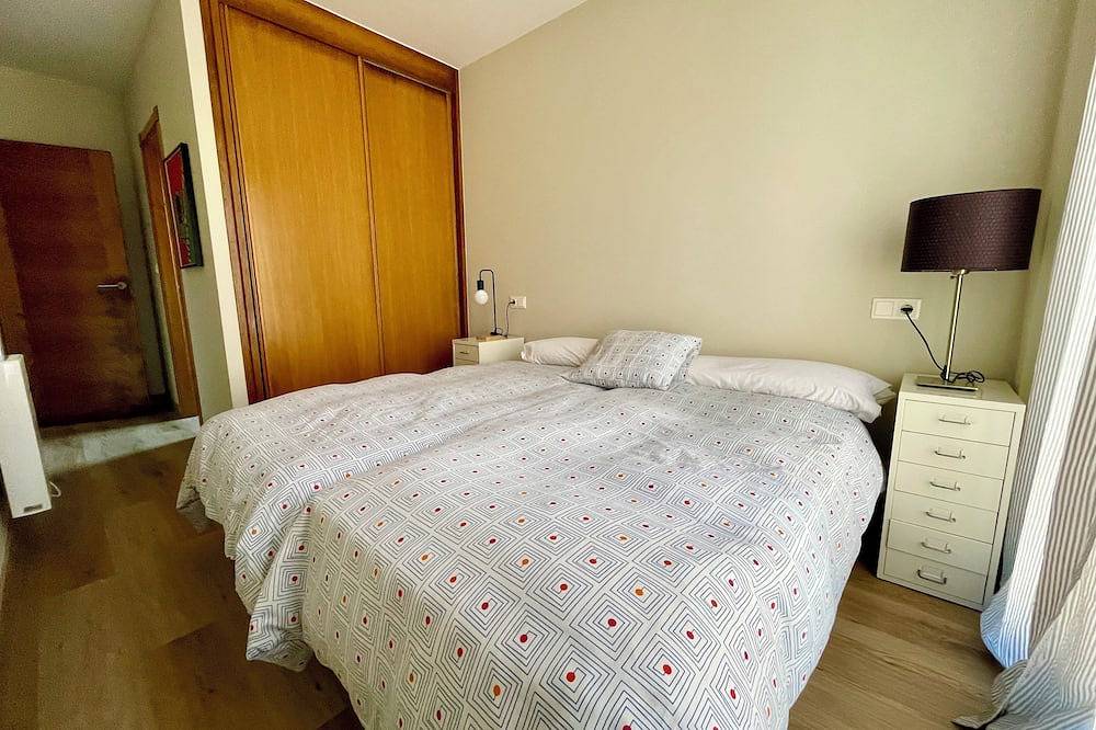 Apartamento entero, Apt.  Bajo Dos Habitaciones Con  Terraza De 50m2, Cerca  Playa De Carnota in O Pindo, Carnota