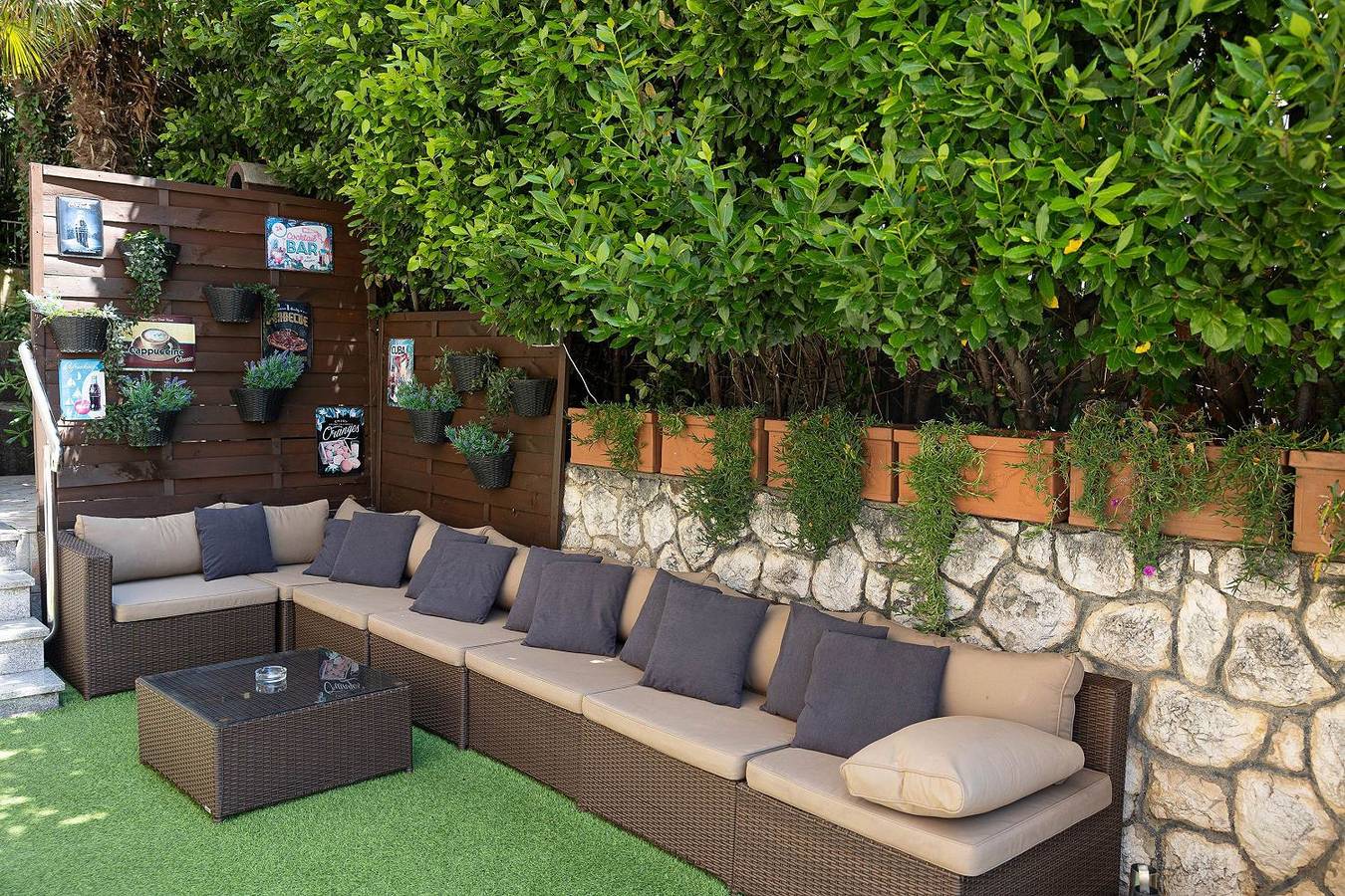 Ganze Wohnung, Faszinierendes Apartment nur 200 Meter zum Strand mit Meerblick, Pool, Grill, Lounge-Bereich in Dramalj, Primorje-Gorski Kotar