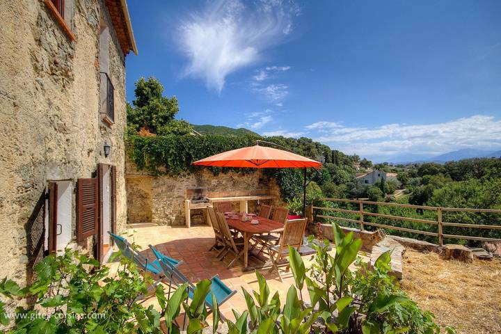 Gîte pour 4 personnes, avec Terrasse à Pietralba