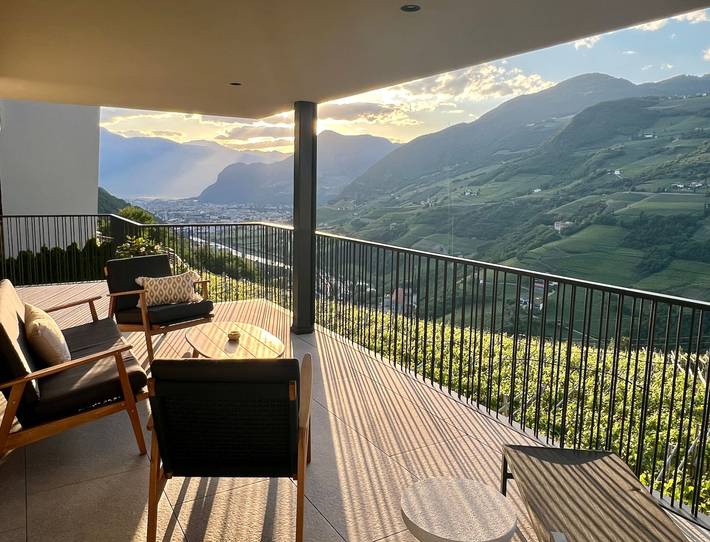 Hel lägenhet, New Apartment 'Vinea Guesthouse  Terrace' with Mountain View, terrace and Air Conditioning in Karneid, Rosengarten-Latemar