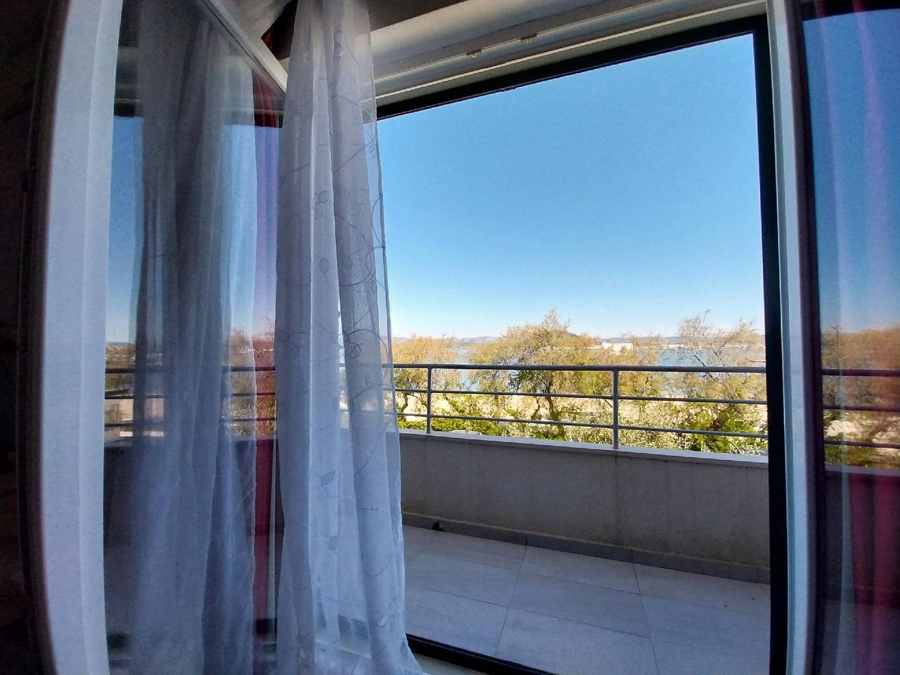 Ganze Ferienwohnung, Strandappartement Ana mit Meerblick, Garten, Grillplatz in Murter