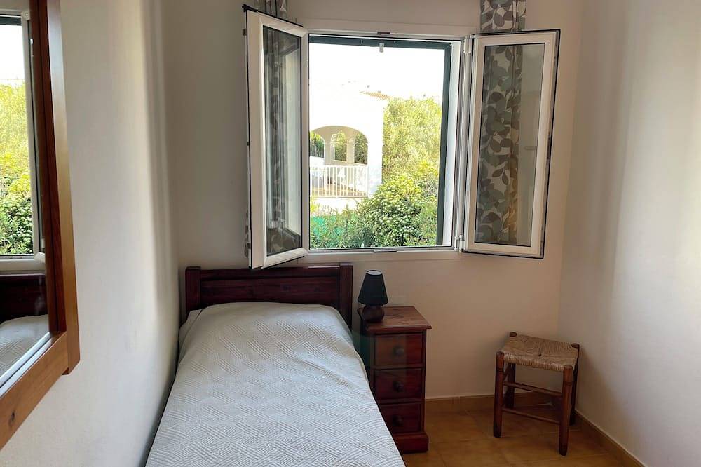 Entire apartment, 3 bedroom apartment with swimming pool in Addaia in Port d'Addaia, Es Mercadal