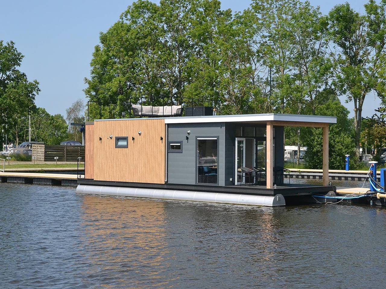 Woonboot voor 4 Personen in Friesland, Nederland