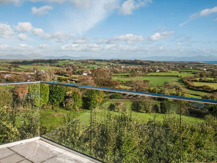Cottage for 6 people, with garden, with pets in Pwllheli