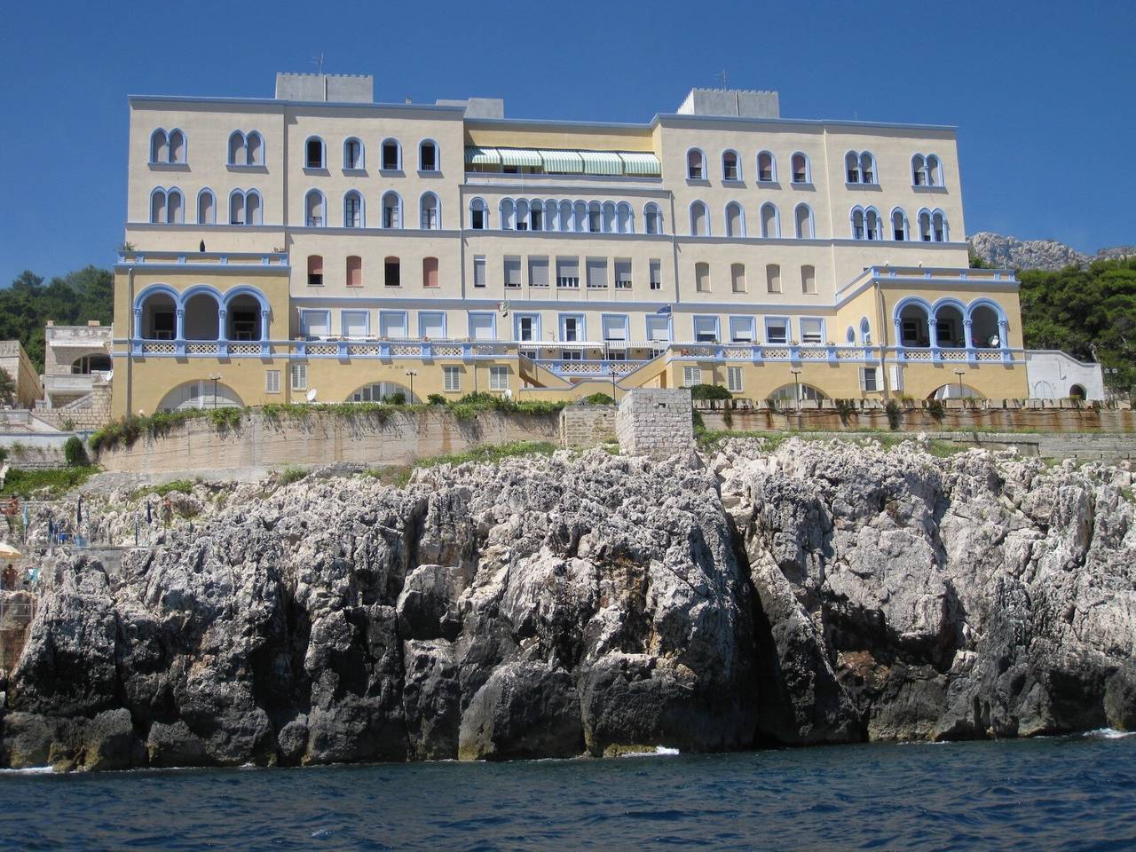 Ganze Wohnung, Ferienwohnung "Sea House on the Rocks" mit privater Terrasse und Klimaanlage in Santa Cesarea Terme, Salento
