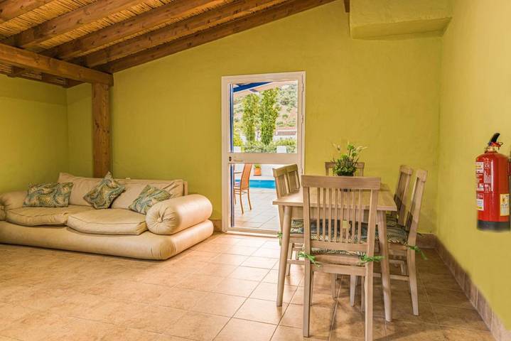 Casa rural para 7 personas, con vistas además de piscina y jardín, Familias con niños en Benalauría - 3