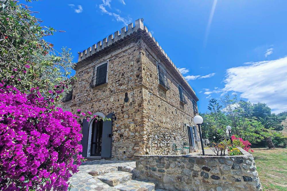 Castello degli Ulivi: sea, nature, relaxation in Roccella Ionica in Roccella Ionica, Costa Ionica Calabria