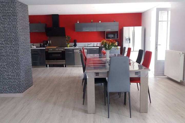 Gîte pour 10 personnes, avec jardin et terrasse à La Chapelle-Saint-Laurent