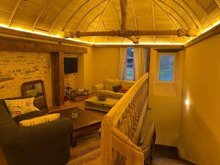Location de vacances pour 11 personnes, avec piscine ainsi que terrasse et jardin dans Parennes - 4