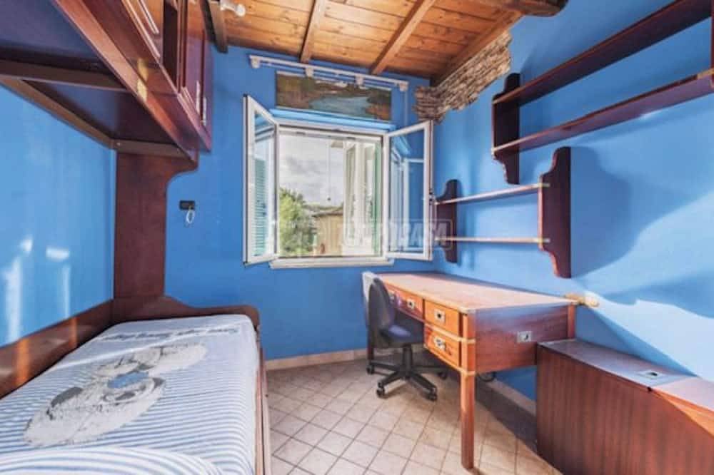 Apartamento entero, Apartamento 'Casa Di Clara Fregene' con terraza privada, jardín privado y aire acondicionado. in Fregene, Provincia de Roma