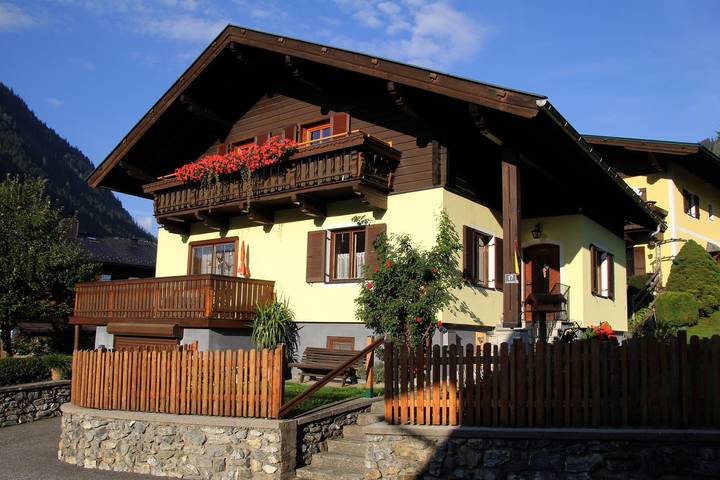 Ferienwohnung für 8 Personen, mit Garten und Balkon, kinderfreundlich