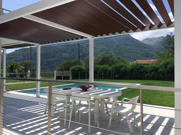 Chalet para 10 personas, con piscina para niños y piscina además de jardín y vistas, Familias con niños - 1