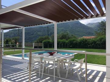 Cottage pour 10 personnes, avec jardin et piscine ainsi que vue et bassin pour enfant, adapté aux familles à Saint-Martin-du-Var