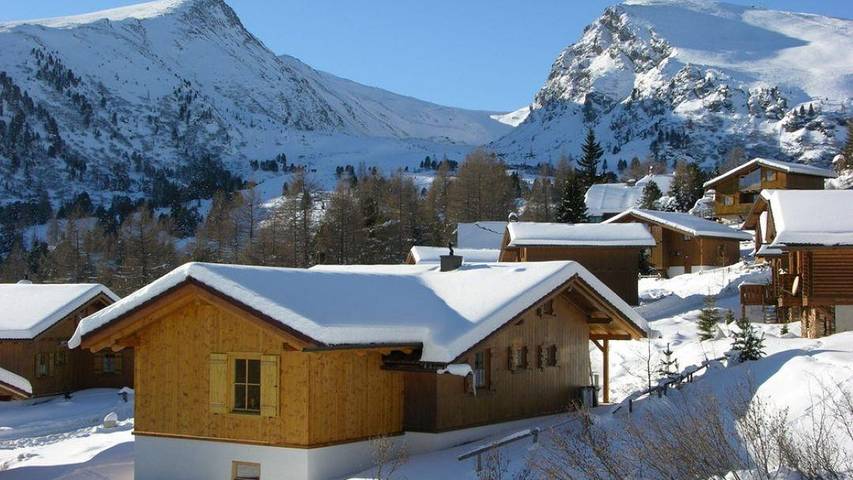 Chalet für 6 Personen, mit Terrasse und Garten sowie Sauna und Whirlpool am Falkertsee