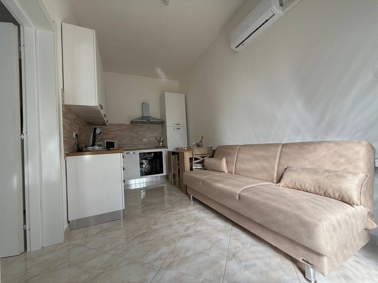 Apartamento entero, Apartamento 'Domus Teresa' en el centro de Capoterra para 2 personas in Capoterra, Provincia de Cagliari
