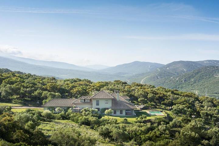 Vacation rental for 18 people, with Terrace and Yard as well as Pool and Lake view in Los Alcornocales