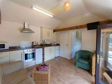 Cottage for 4 People in Hastingleigh, Kent Downs, Photo 2