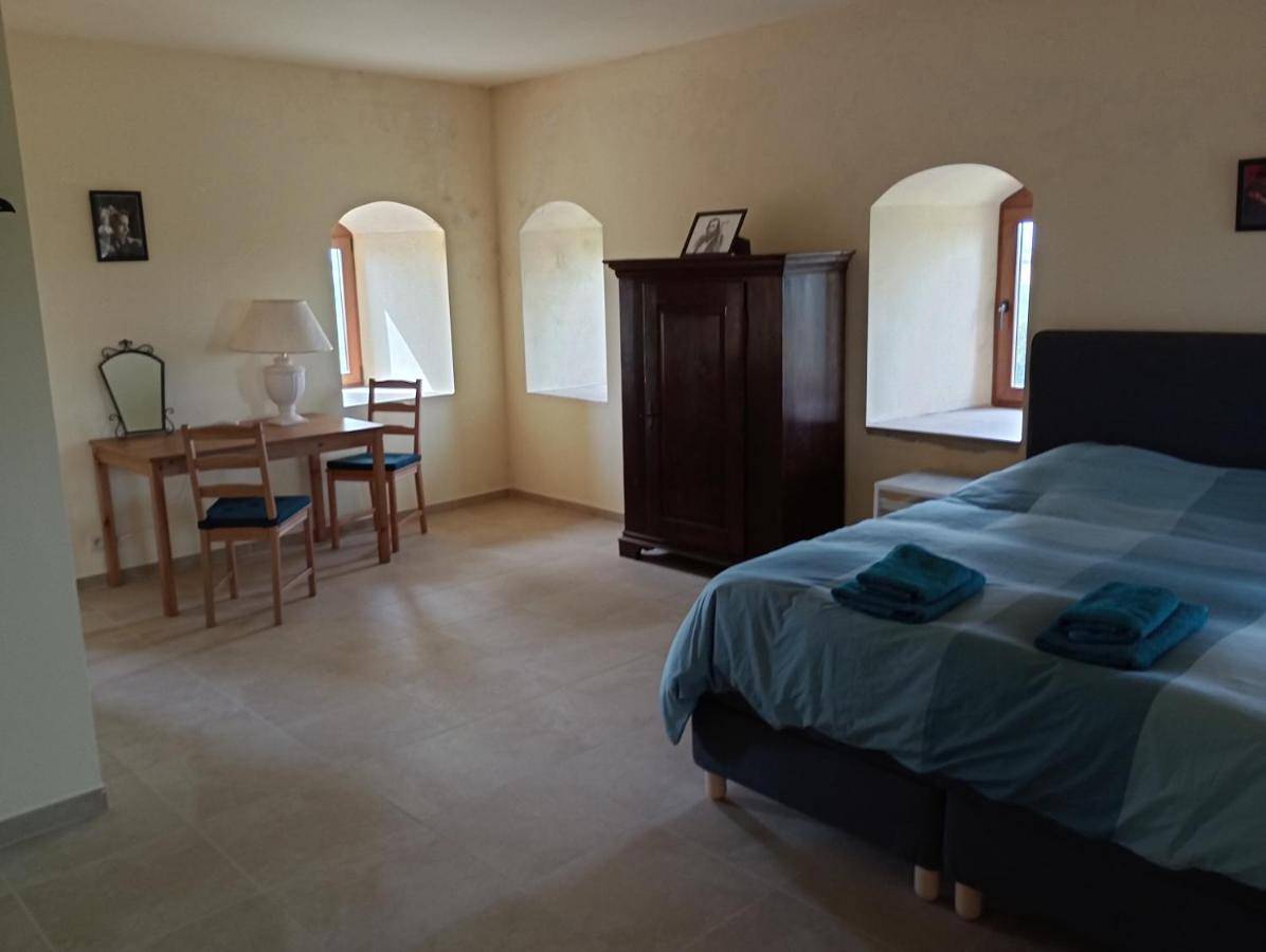 Double or Twin Room with Private Bathroom in Verlaine, Région de Liège
