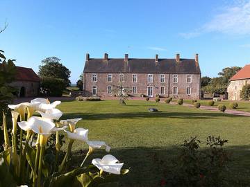 Manoir pour 12 personnes, avec jardin ainsi que terrasse et vue sur le lac en France