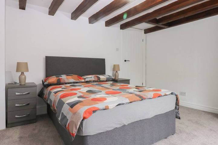Chandlers Cottage, pet friendly, with a garden in Conwy in Conwy, Conwy region
