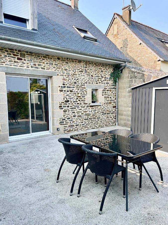 Location de vacances pour 4 personnes, avec terrasse à Saint-Georges-de-Gréhaigne