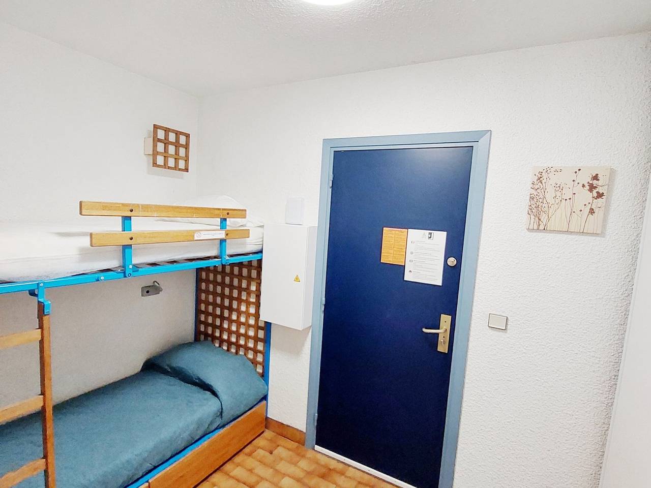 Entire studio, Studio for 4 with Wi-Fi and sea view in Roquebrune-Cap-Martin, Mediterranean Coast (France)