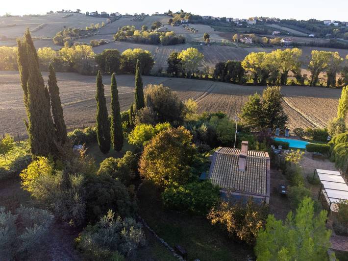 "Haustierfreundliches 'Cottage Glicini' mit Pool und Aussicht in Ostra, Provincia di Ancona