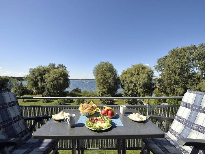 Ferienhaus für 3 Personen, mit Balkon und Garten sowie Seeblick in Waren (Müritz)