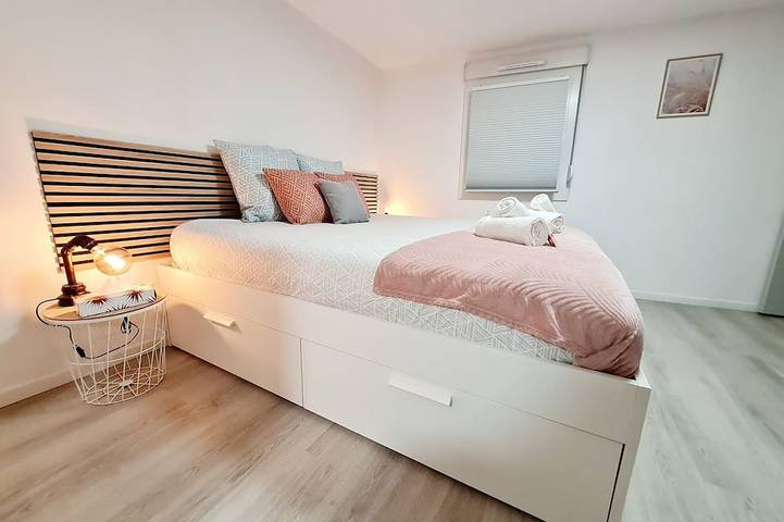 Appartement entier, Appart'Azur Haguenau, logement entier pour voyageur pro : Calme, Wi-Fi, Lit King in Haguenau, Nord de l'Alsace