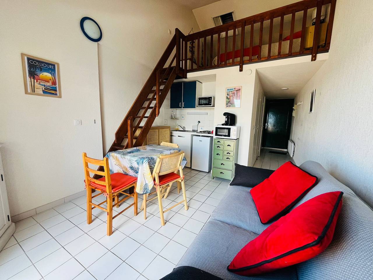 Appartement entier, Appartement en bord de mer avec balcon, TV et micro-ondes in Côte Vermeille, Collioure